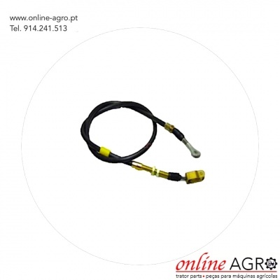 Cabo elétrico preto com conectores metálicos amarelos