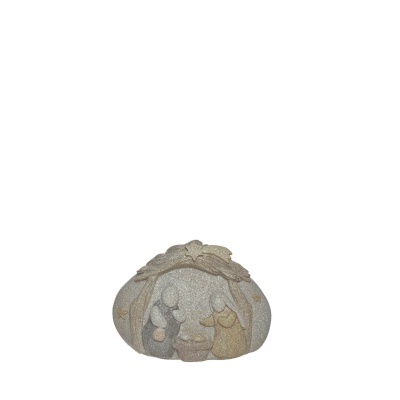 Presépio em pedra cinzenta com figuras esculpidas e decoração dourada