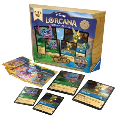 Conjunto de cartas Disney Lorcana Into the Inklands com embalagem azul e dourada e várias cartas exibidas
