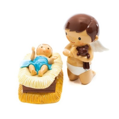 Menino a rezar ao Menino Jesus