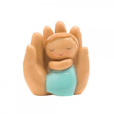 Anjo protector bebe na mão pequeno azul