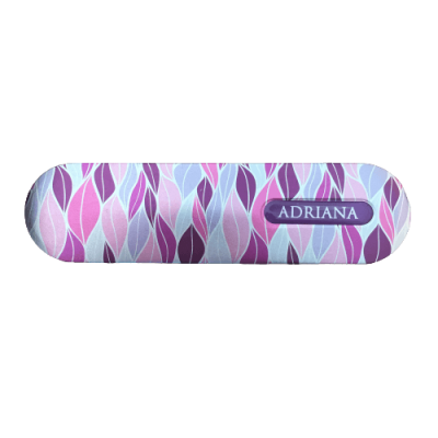 Estojo escolar duro com padrão roxo e nome Adriana