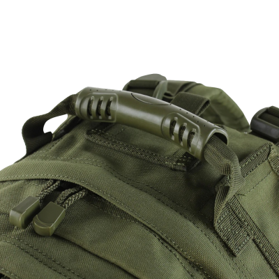 Mochila verde militar com alça rígida em plástico e fechos de zíper verdes