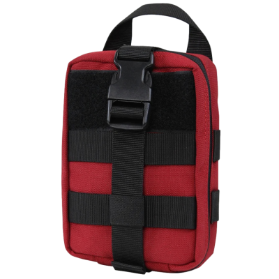 Mala pequena vermelha com tiras pretas e fecho de encaixe preto