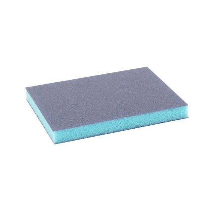 Esponja retangular azul com superfície abrasiva cinzenta