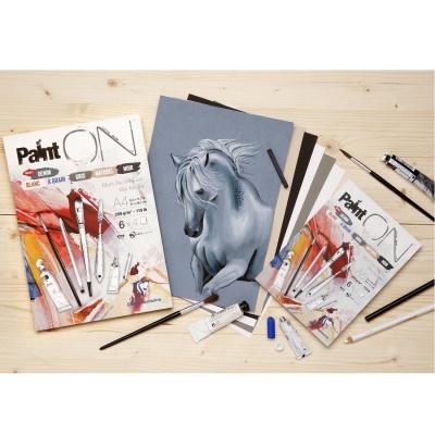 Conjunto de pintura com blocos Paint ON, tubos de tinta, pincéis e desenho de cavalo