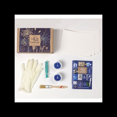 Kit de cianotipia com caixa, luvas, seringa, frascos, pincel, folhas e folheto
