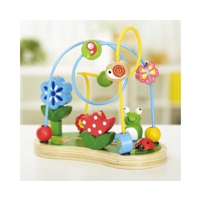 Brinquedo infantil de madeira com arames e peças coloridas