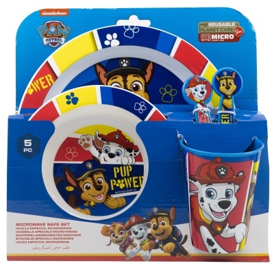Conjunto Paw Patrol composto por pratos, copo e talheres com personagens e texto PUP POWER.