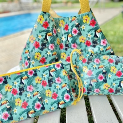 Necessaire Plastificada Grande Tucanos&Hibiscos