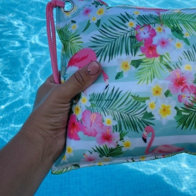 Almofada de Praia Flamingos& Flowers