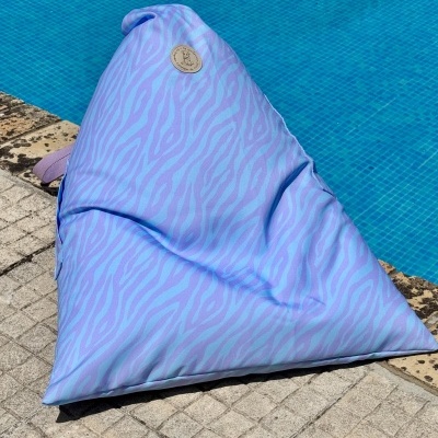 Puff de Praia #95 (versão de capa amovível) - lilás e azul