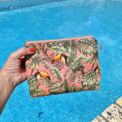 Necessaire Plastificada Pequena Tucanos Coral