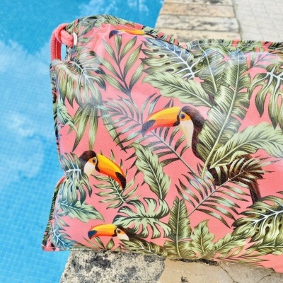Almofada de Praia Tucanos Coral