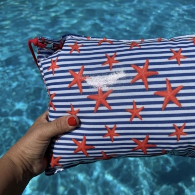 Almofada de Praia Riscas Azuis com Estrelas do Mar