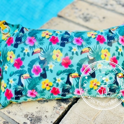 Almofada de Praia Tucanos&Hibiscos