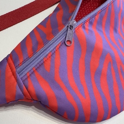 BumBag Zebra Vermelho e Lilas