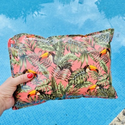 Almofada de Praia Tucanos Coral