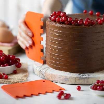 Conj. 2 Espátulas Ondulada e Pente