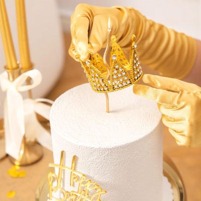 Coroa Topo de Bolo Dourada com Diamantes