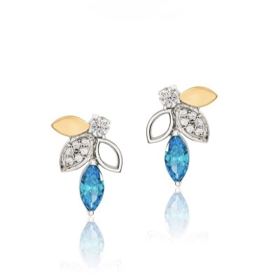 Brincos com pedras azuis e brancas com detalhes em forma de folhas em metal prateado e dourado