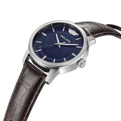 Relógio Police com mostrador azul e bracelete de pele castanha