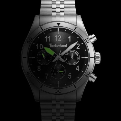 Relógio de pulso Timberland em aço inoxidável com mostrador preto e submostradores