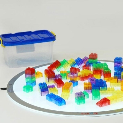 Conjunto de blocos de encaixe translúcidos