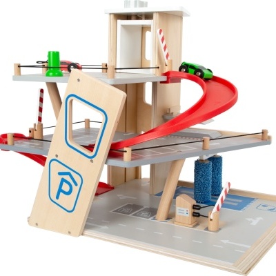 Brinquedo de garagem de carros em madeira com rampa vermelha e acessórios diversos