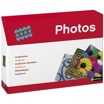 Embalagem de cartas com padrões gráficos coloridos e texto 'Photos'