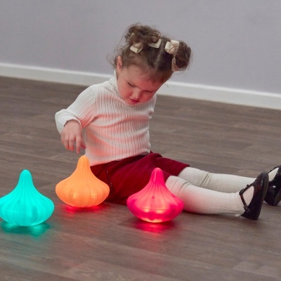 Tops Luminosos Twist & Turn