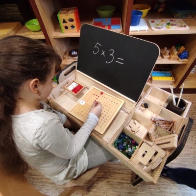 Conjunto de Mesa e Cadeira Julle