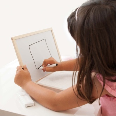 Conjunto de Tabuleiro e Quadro Multissensoriais de Pré-Escrita Conjunto de Tabuleiro e Quadro Multissensoriais de Pré-Escrita