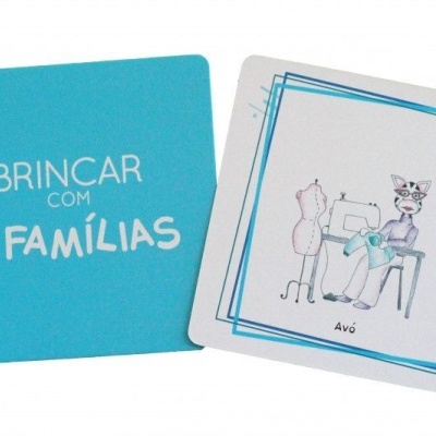 Cartas de jogo Brincar com 7 Famílias em papel com ilustração de gato e máquina de costura