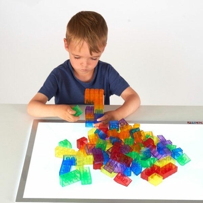 Conjunto de blocos de encaixe translúcidos