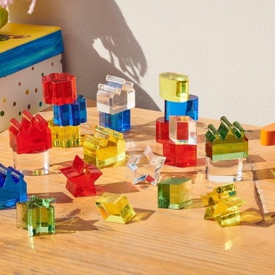 Conjunto de tesouros em cores translúcidas