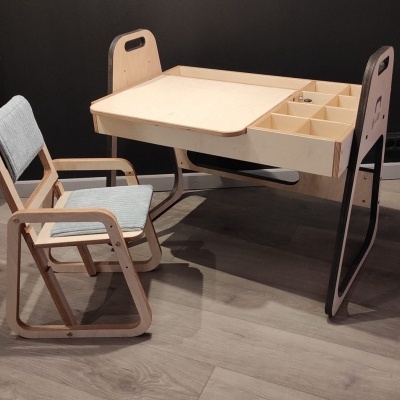 Conjunto de Mesa e Cadeira Julle