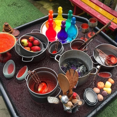 Metal Creative Cans and Tubs