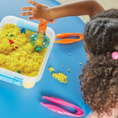 Conjunto de Ferramentas de Motricidade Fina Helping Hands ? Sala de Aula Conjunto de Ferramentas de Motricidade Fina Helping Hands ? Sala de Aula