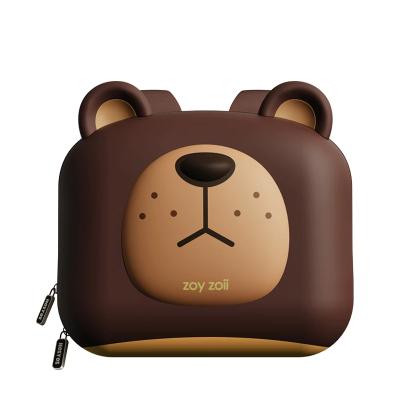 Mochila infantil em forma de cabeça de urso castanha com fecho e texto zoy zoii