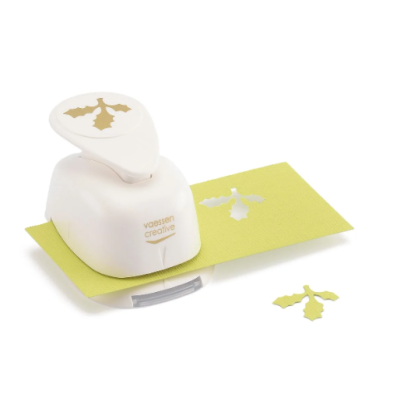 Perfuradora de papel branca com detalhe dourado a fazer recorte em papel verde.