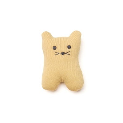 Boneco de pelúcia amarelo em forma de rato com olhos e nariz bordados