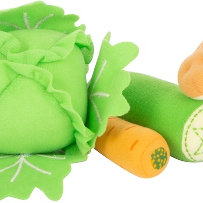 Legumes de pelúcia coloridos em fundo branco