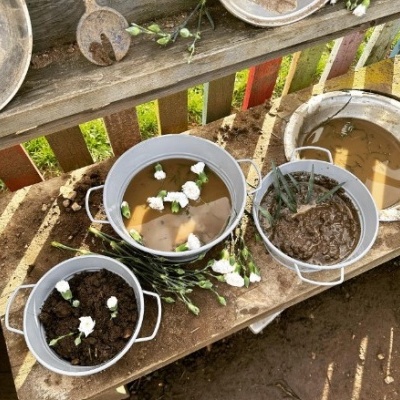 Metal Creative Cans and Tubs