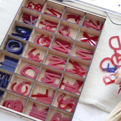 Alfabeto Montessori Letras Maiúsculas Translúcidas (165) - R-CRE@