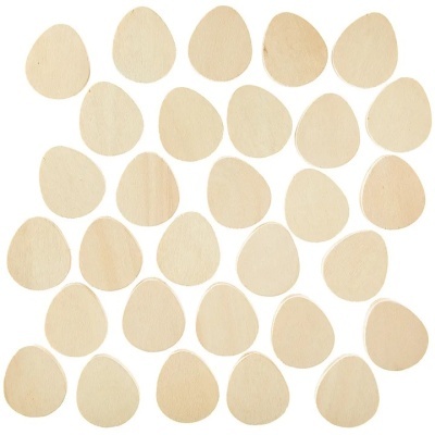 Peças de madeira em forma de gotas claras organizadas em linhas