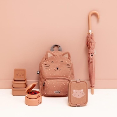 Conjunto de mochila, estojo, caixas organizadoras e guarda-chuva em tons de rosa e bege, com design de gato