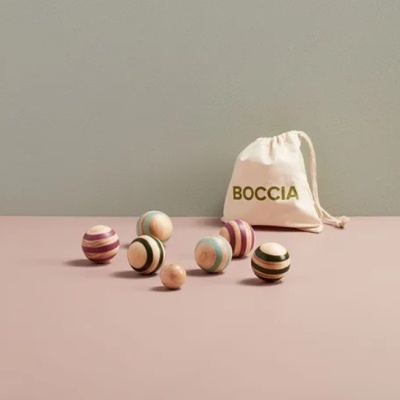Conjunto de bolas coloridas para jogo Boccia com saco branco.