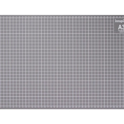 Tapete de corte cinzento com grelha branca A3