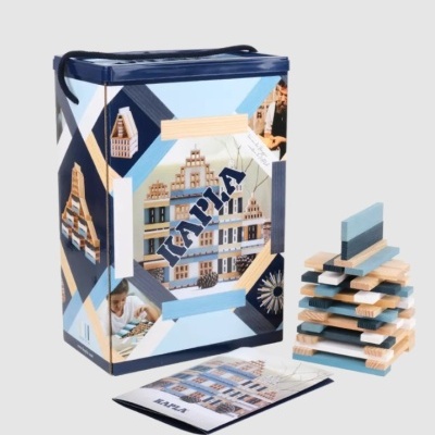 Jogo de construção Kapla com peças de madeira e caixa metálica colorida